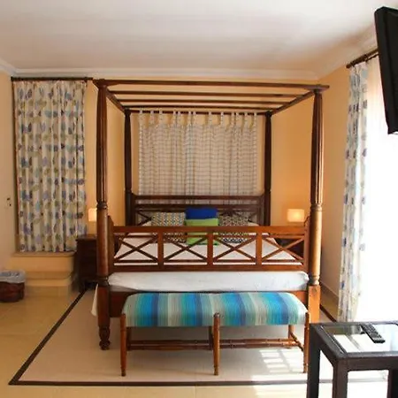 Sleeps 8 Pool Air Con T480372 *