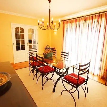 Sleeps 8 Pool Air Con T480372