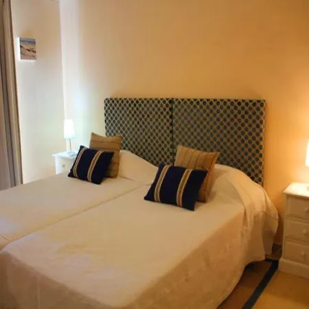 Villa Sleeps 8 Pool Air Con T480372 *