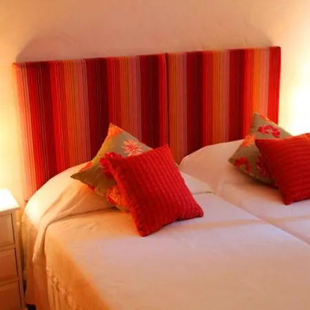 Villa Sleeps 8 Pool Air Con T480372
